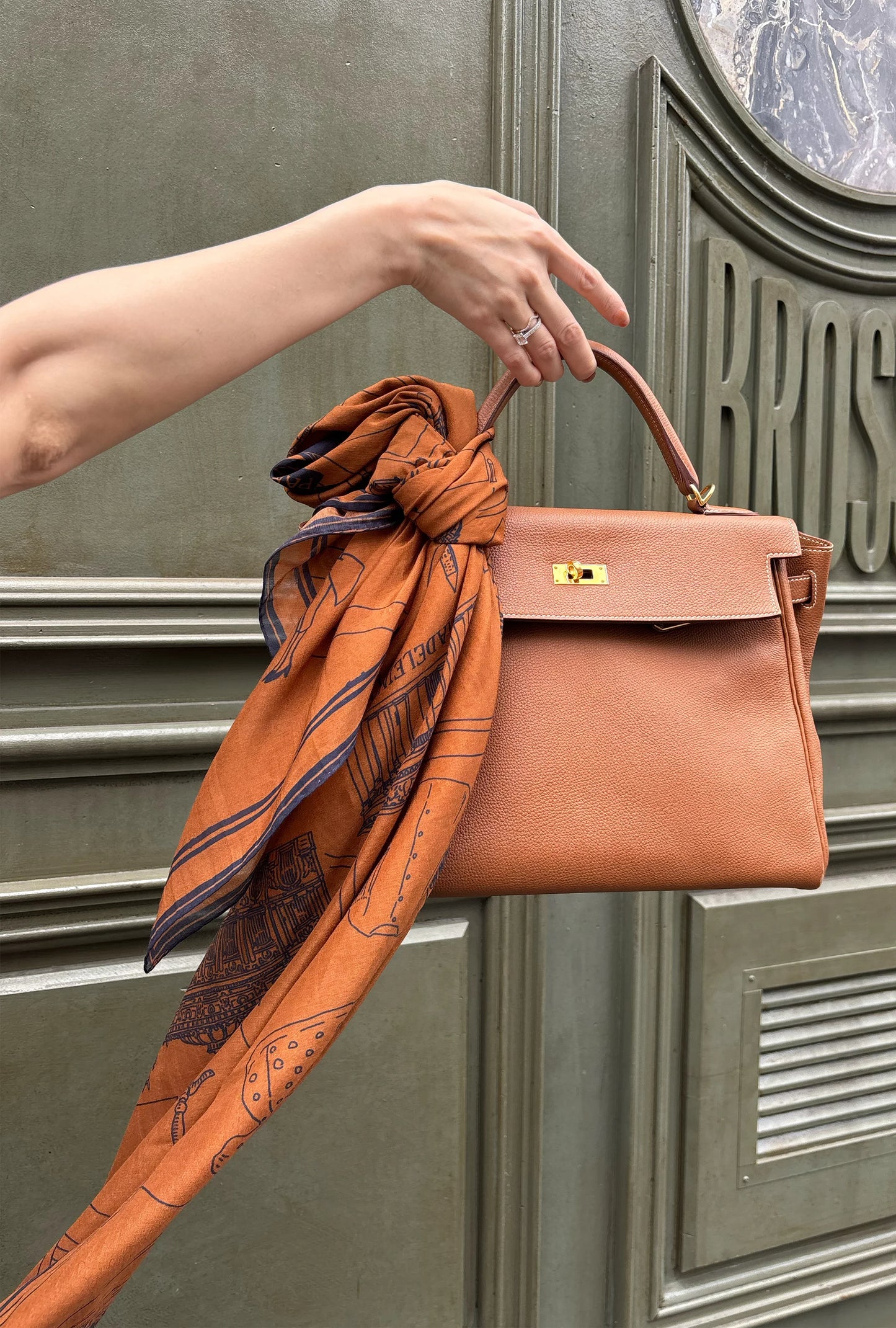 Foulard Ex-libris Paris x aLORS -une collaboration d’exception (キャメルx ネイビー) - aLORS online store