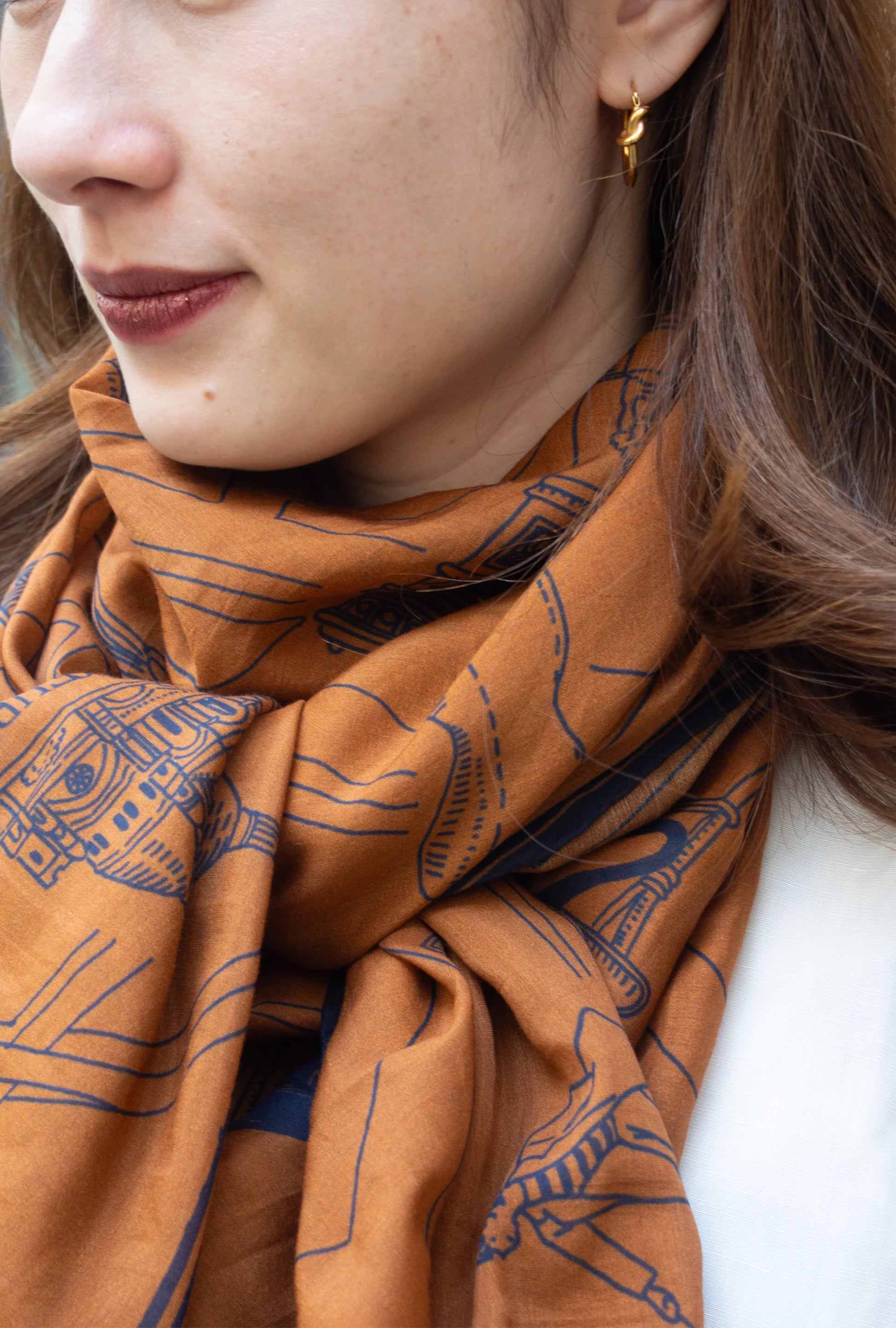 Foulard Ex-libris Paris x aLORS -une collaboration d’exception (キャメルx ネイビー) - aLORS online store