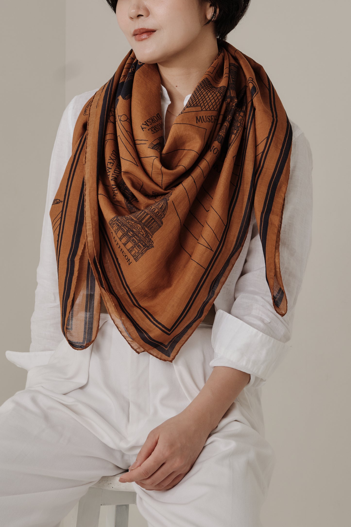 Foulard Ex-libris Paris x aLORS -une collaboration d’exception (キャメルx ネイビー) 140x140cm　スカーフ