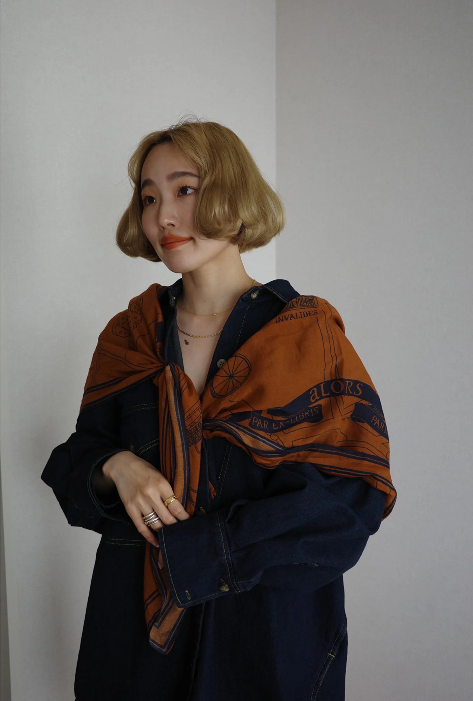 Foulard Ex-libris Paris x aLORS -une collaboration d’exception (キャメルx ネイビー) - aLORS online store