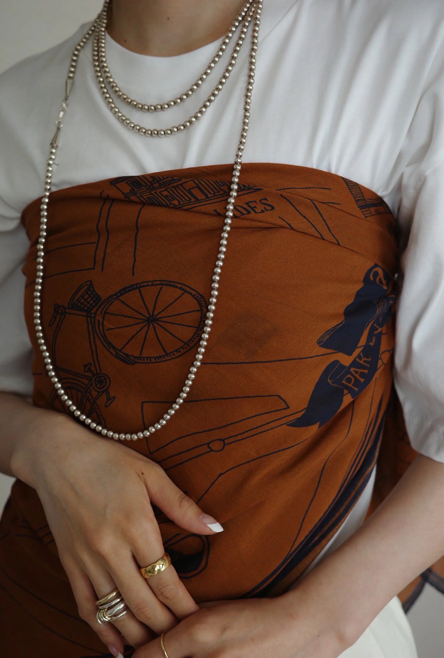 Foulard Ex-libris Paris x aLORS -une collaboration d’exception (キャメルx ネイビー) - aLORS online store