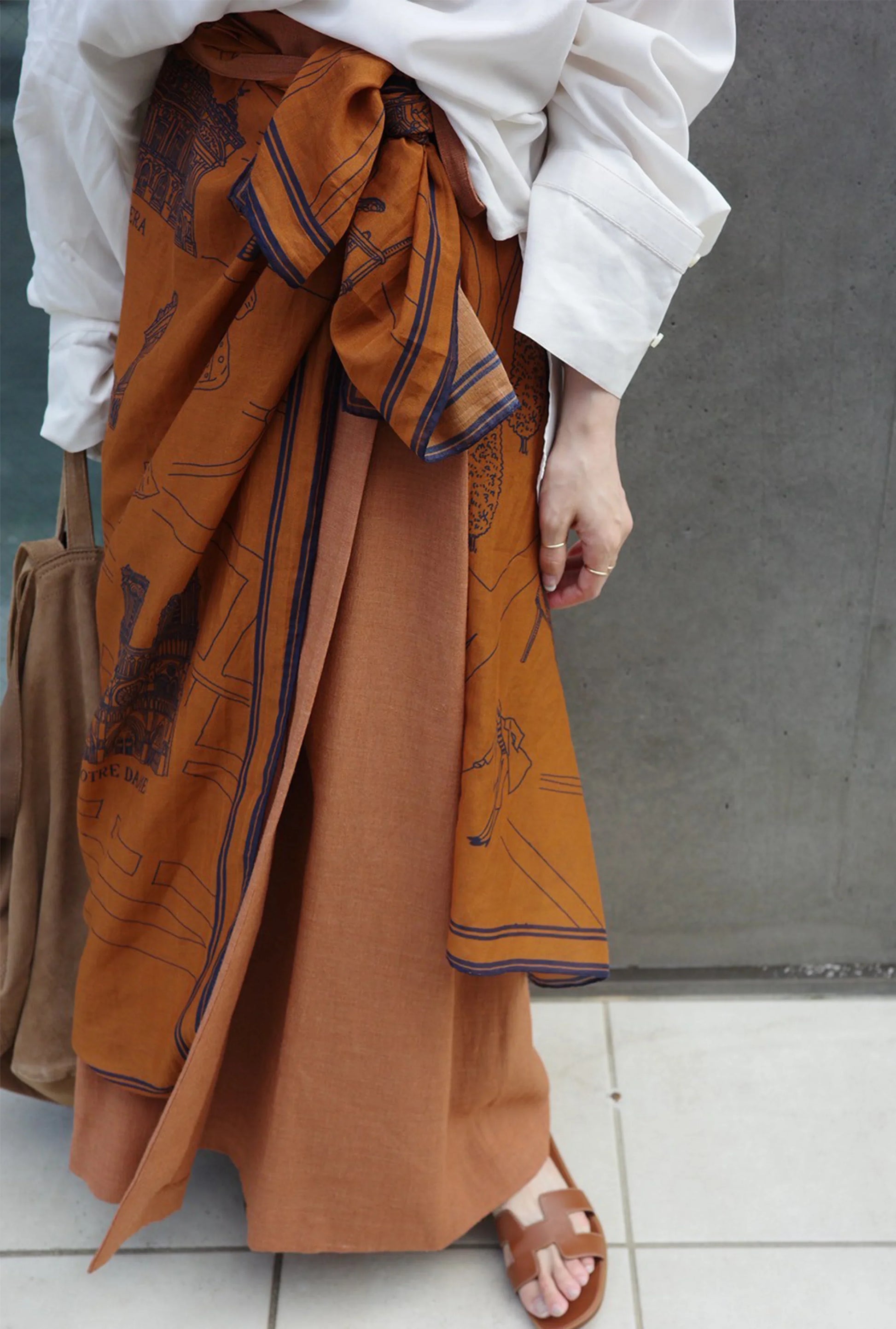 Foulard Ex-libris Paris x aLORS -une collaboration d’exception (キャメルx ネイビー) - aLORS online store