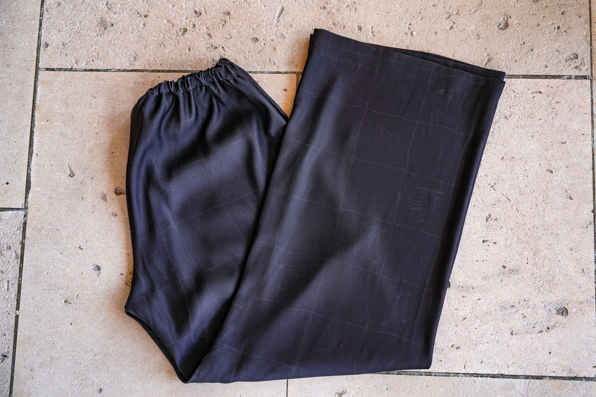 Pantalon décontracté "Astrifera" Chocolat noir 99% - aLORS online store