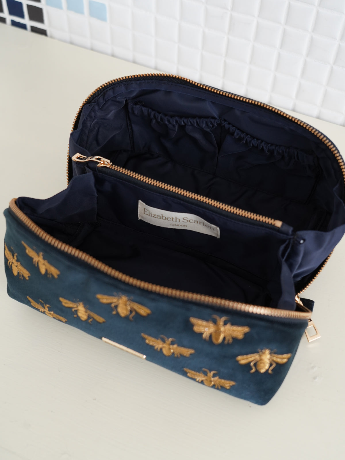aLORS Select【Elizabeth Scarlett】Honey Bee Charcoal Velvet Open Flat Makeup Bag