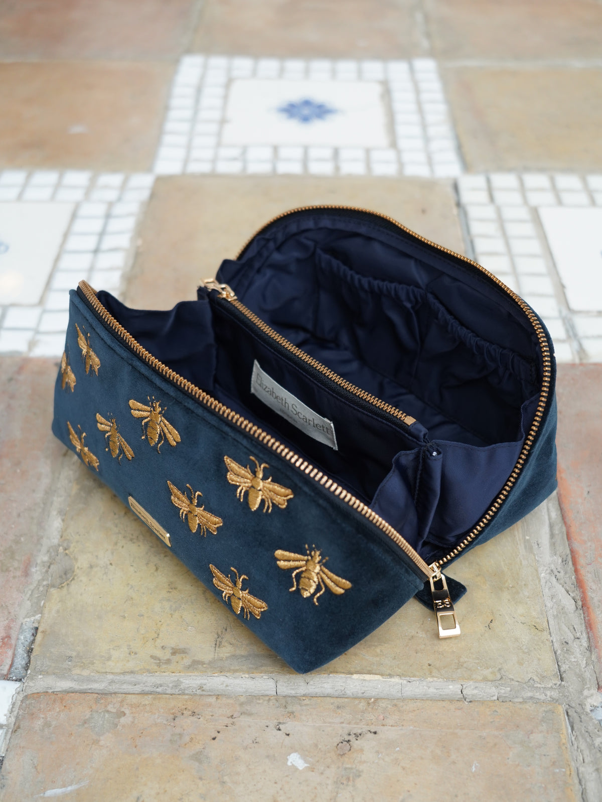 aLORS Select【Elizabeth Scarlett】Honey Bee Charcoal Velvet Open Flat Makeup Bag