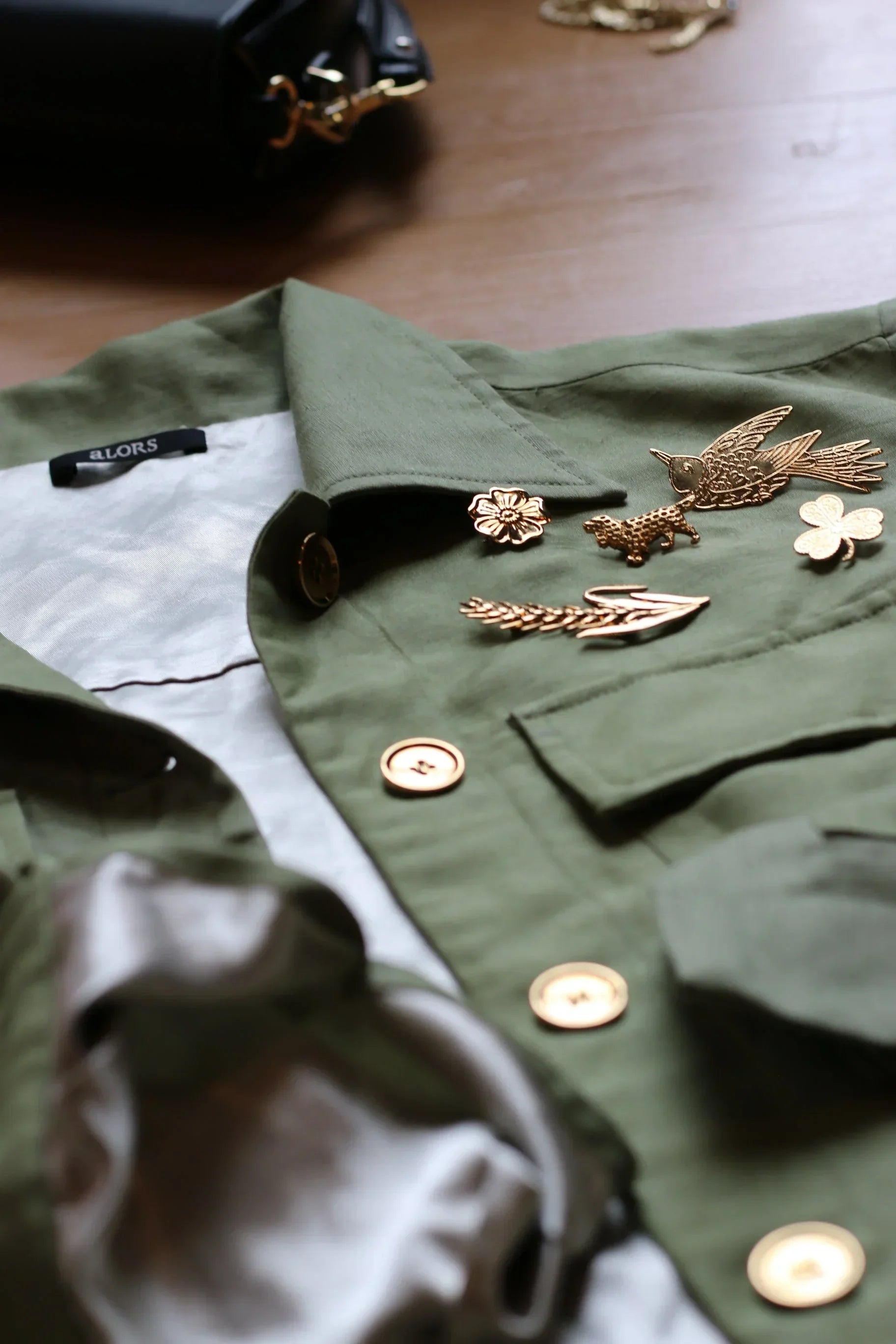 Veste avec broches【Déméter】feminine　 - aLORS online store