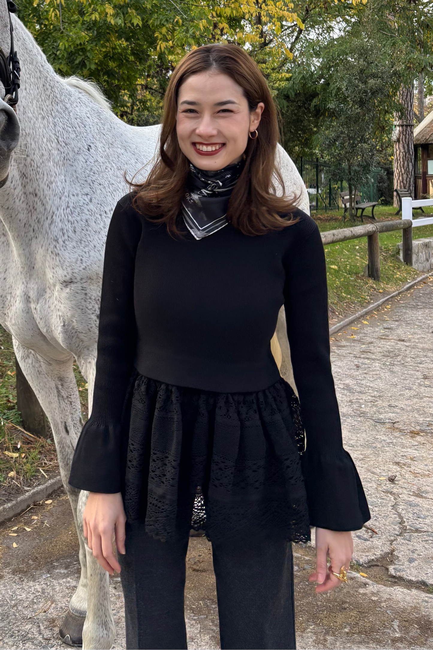 Pull en dentelle torsadée équestre Cadence Noir velouté  ブラック