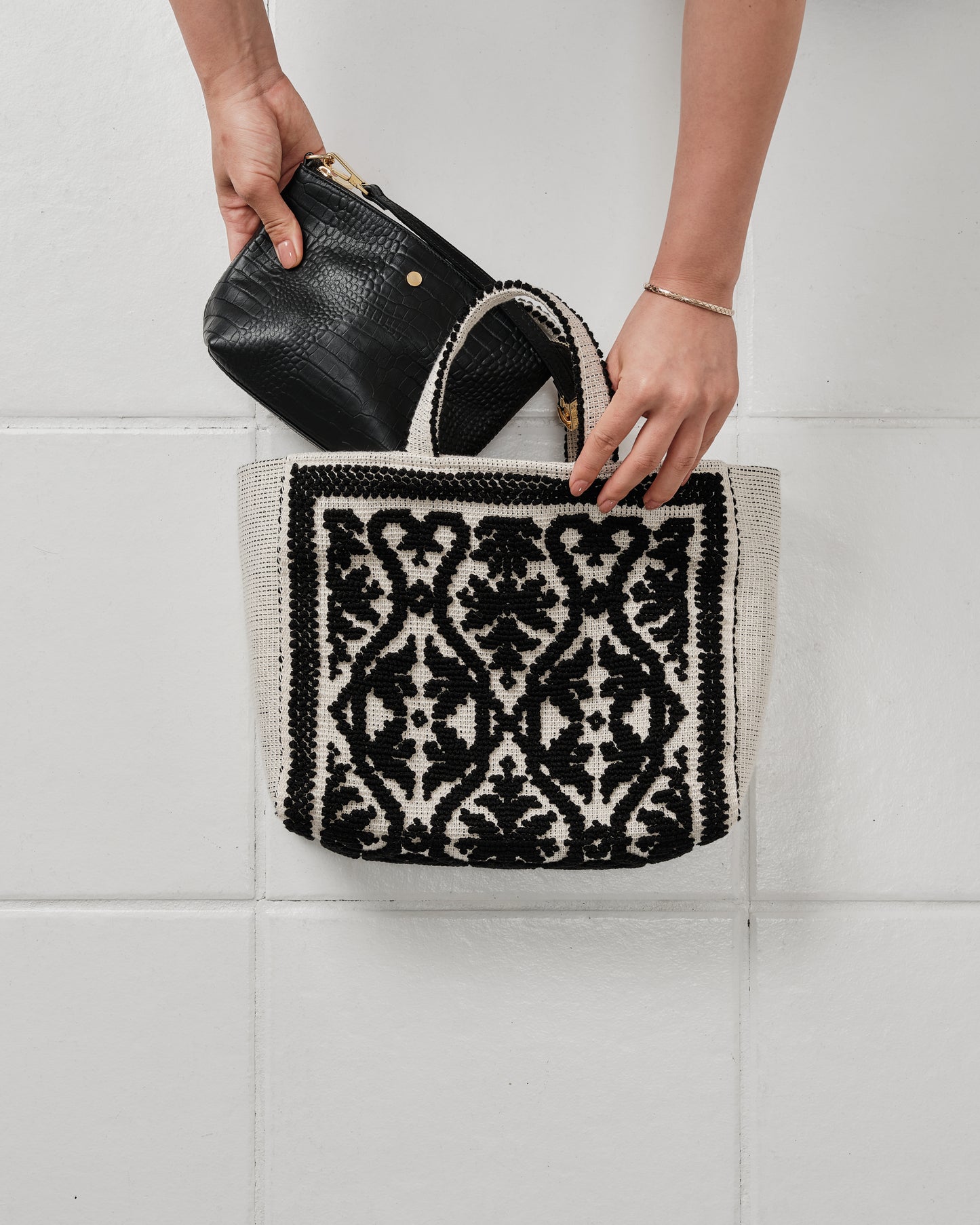 Tote Fiocco Leccese ネロ・ディ・セピア(黒) ミニトートバッグ