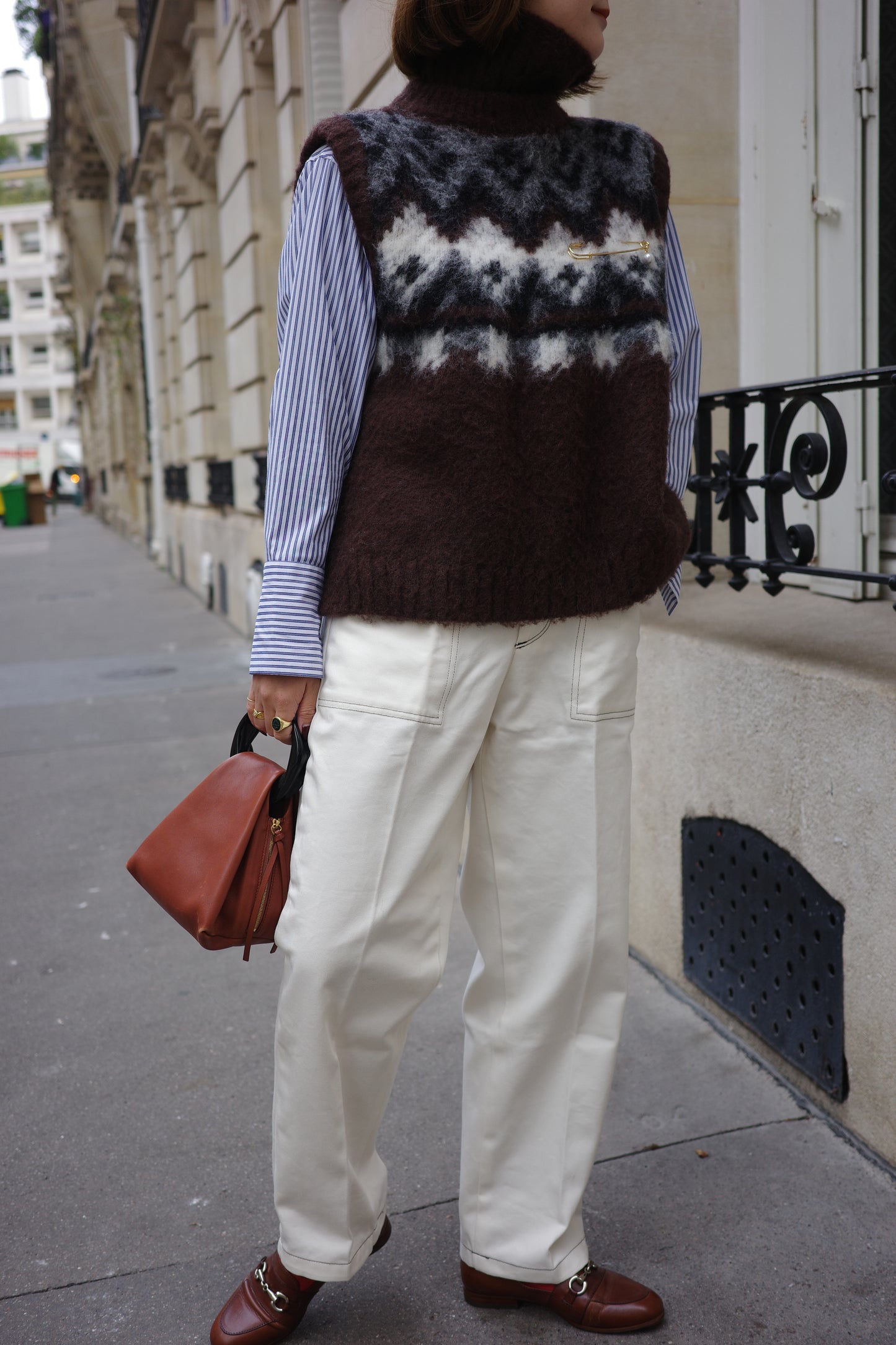 Gilet en tricot jacquard à fils tirés  "Ériu"  ブラウン