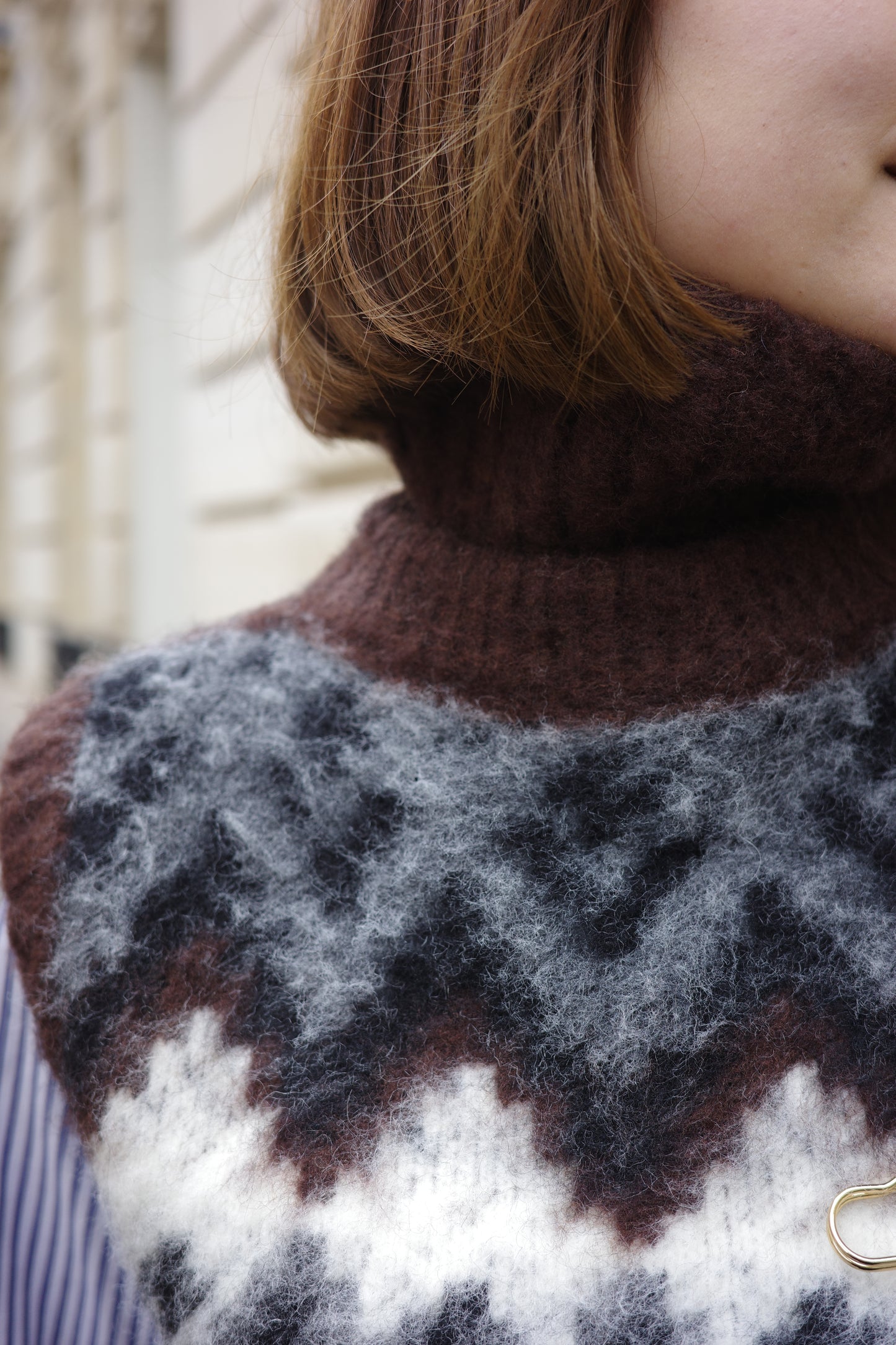 Gilet en tricot jacquard à fils tirés  "Ériu"  ブラウン