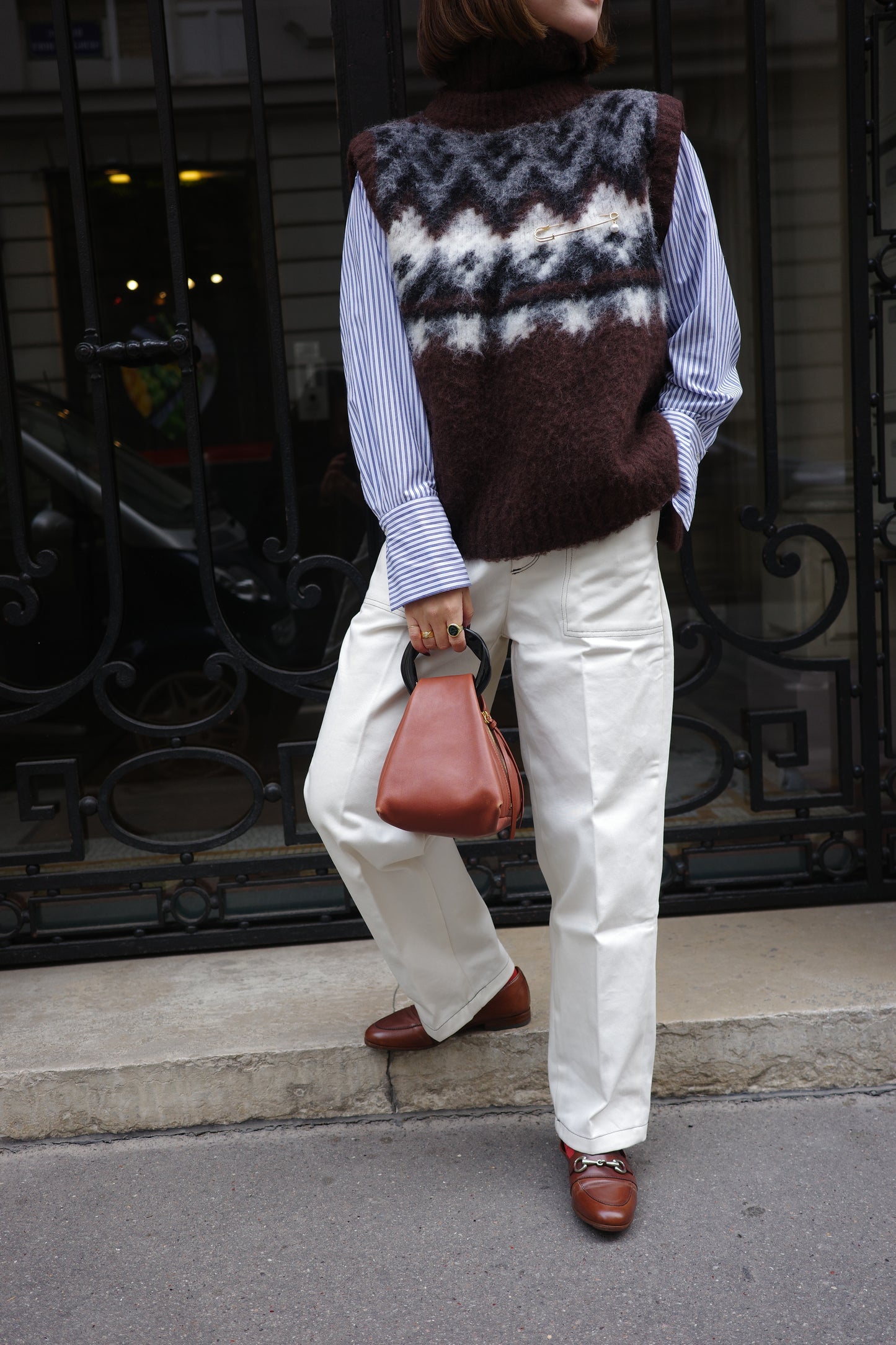 Gilet en tricot jacquard à fils tirés  "Ériu"  ブラウン