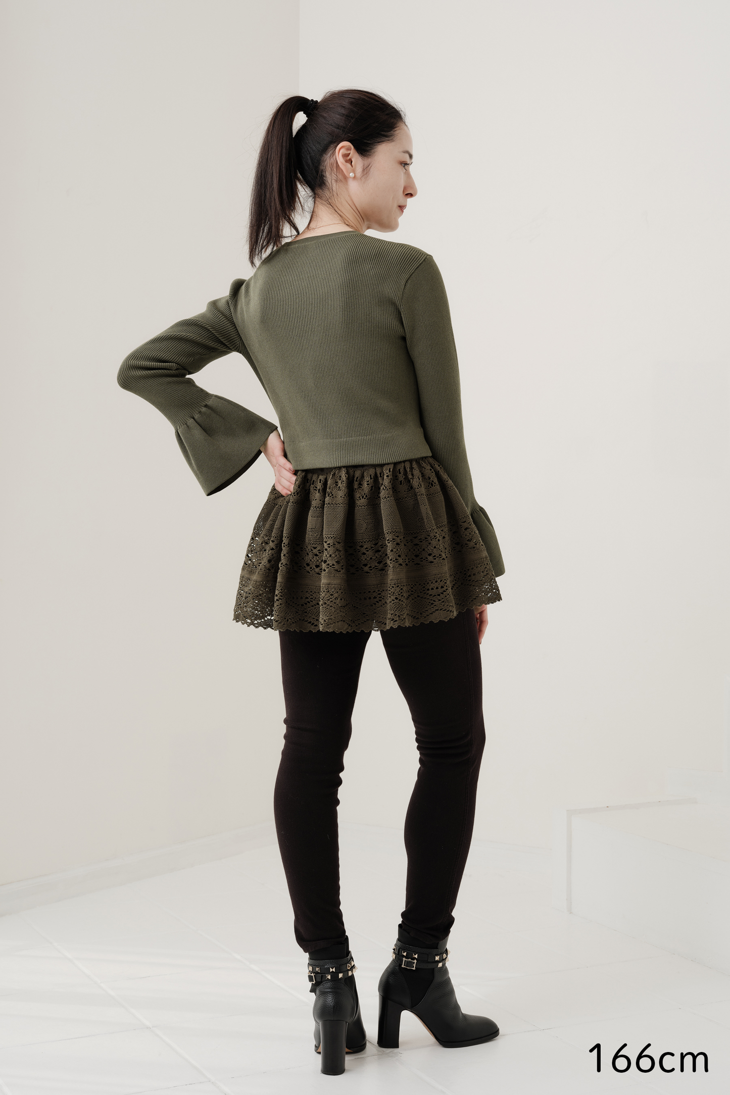 Pull en dentelle torsadée équestre Cadence Vert yomogi  カーキ