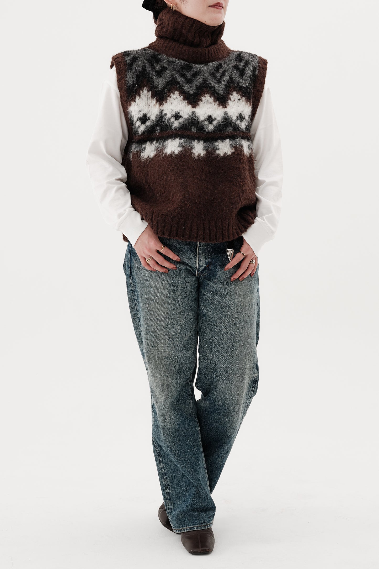 Gilet en tricot jacquard à fils tirés  "Ériu"  ブラウン