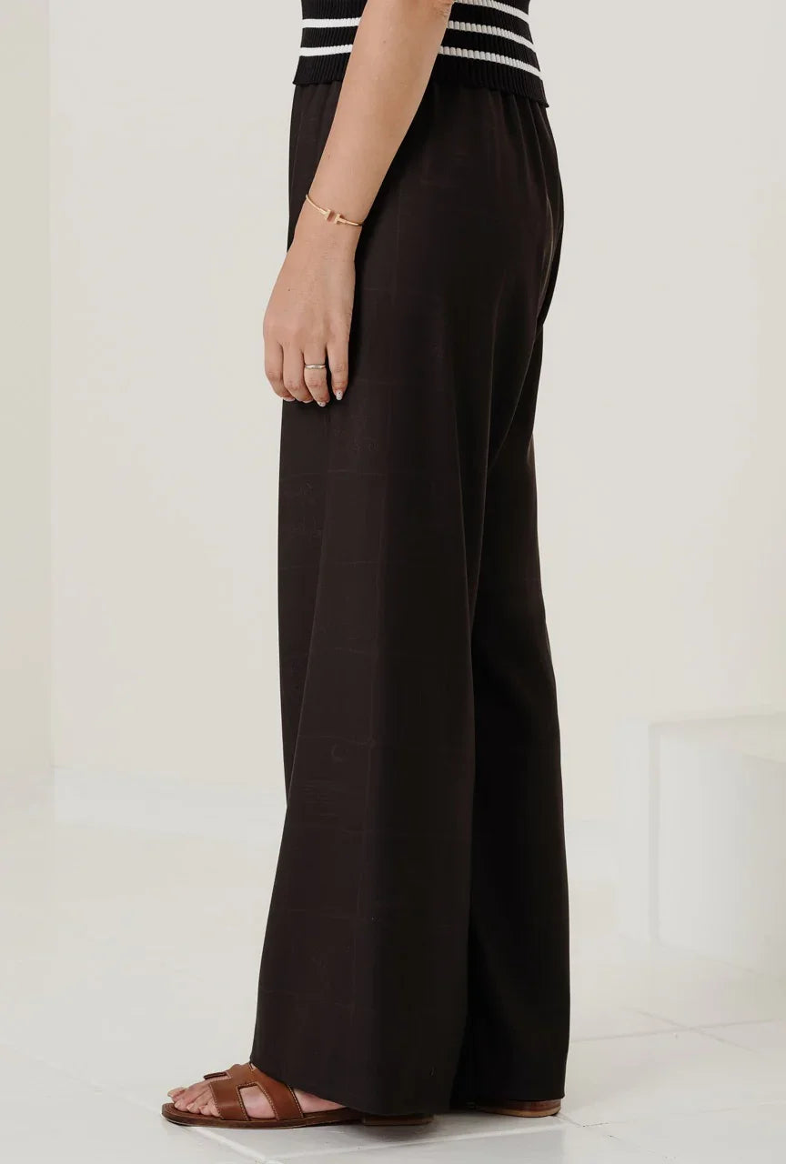 Pantalon décontracté "Astrifera" Chocolat noir 99% - aLORS online store