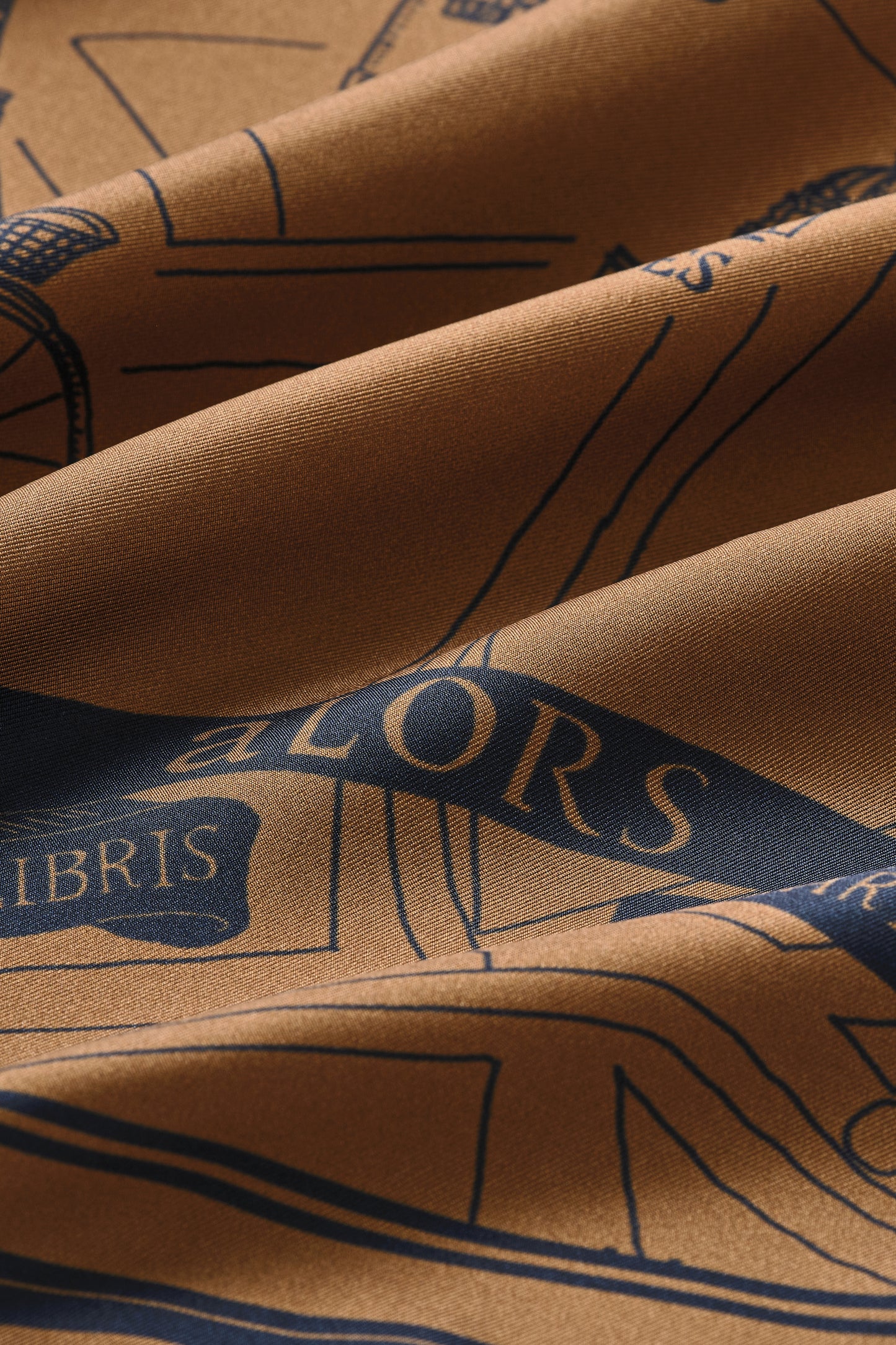 Foulard Ex-libris Paris x aLORS -une collaboration d’exception (キャメルx ネイビー) 90x90cm