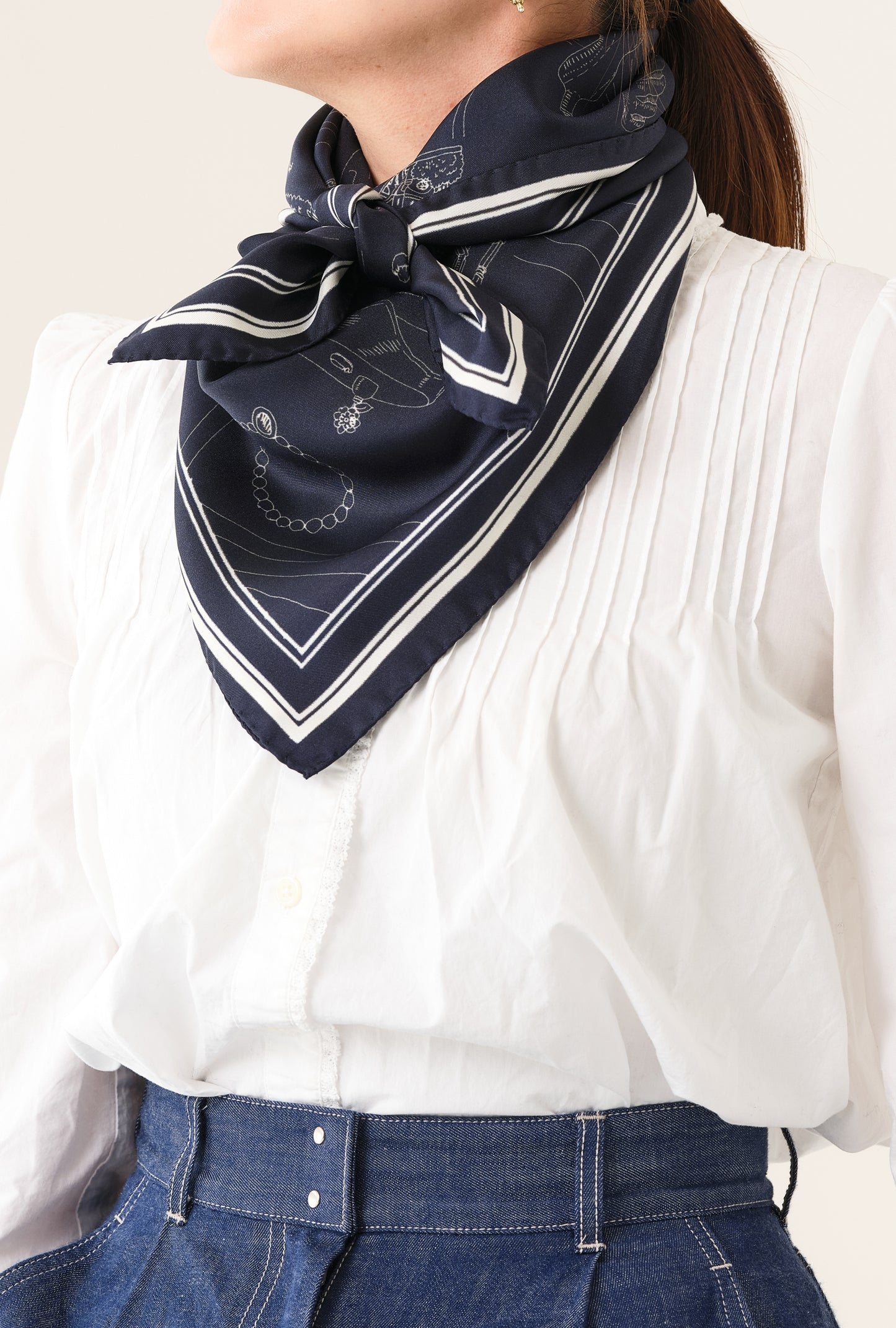 Foulard Ex-libris Paris x aLORS -une collaboration d’exception(ダークネイビーx アイボリー) 90x90cm